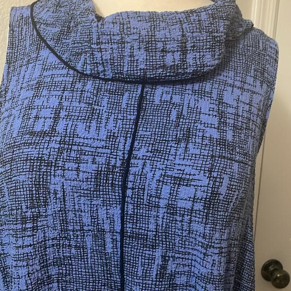 Lagenlook, artsy, asymmetrical tunic. Blue black pattern cowl neck sleeveless. - Picture 6 of 12